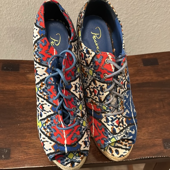 Never Worn Cute Summer Sandals - Picture 2 of 5